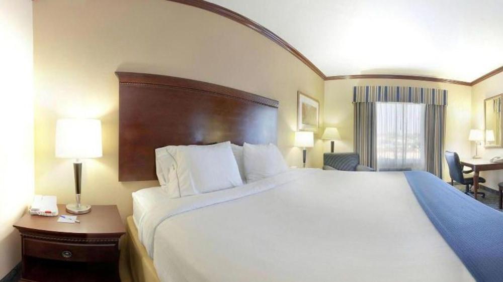Holiday Inn Express Hotel And Suites Falfurrias 외부 사진