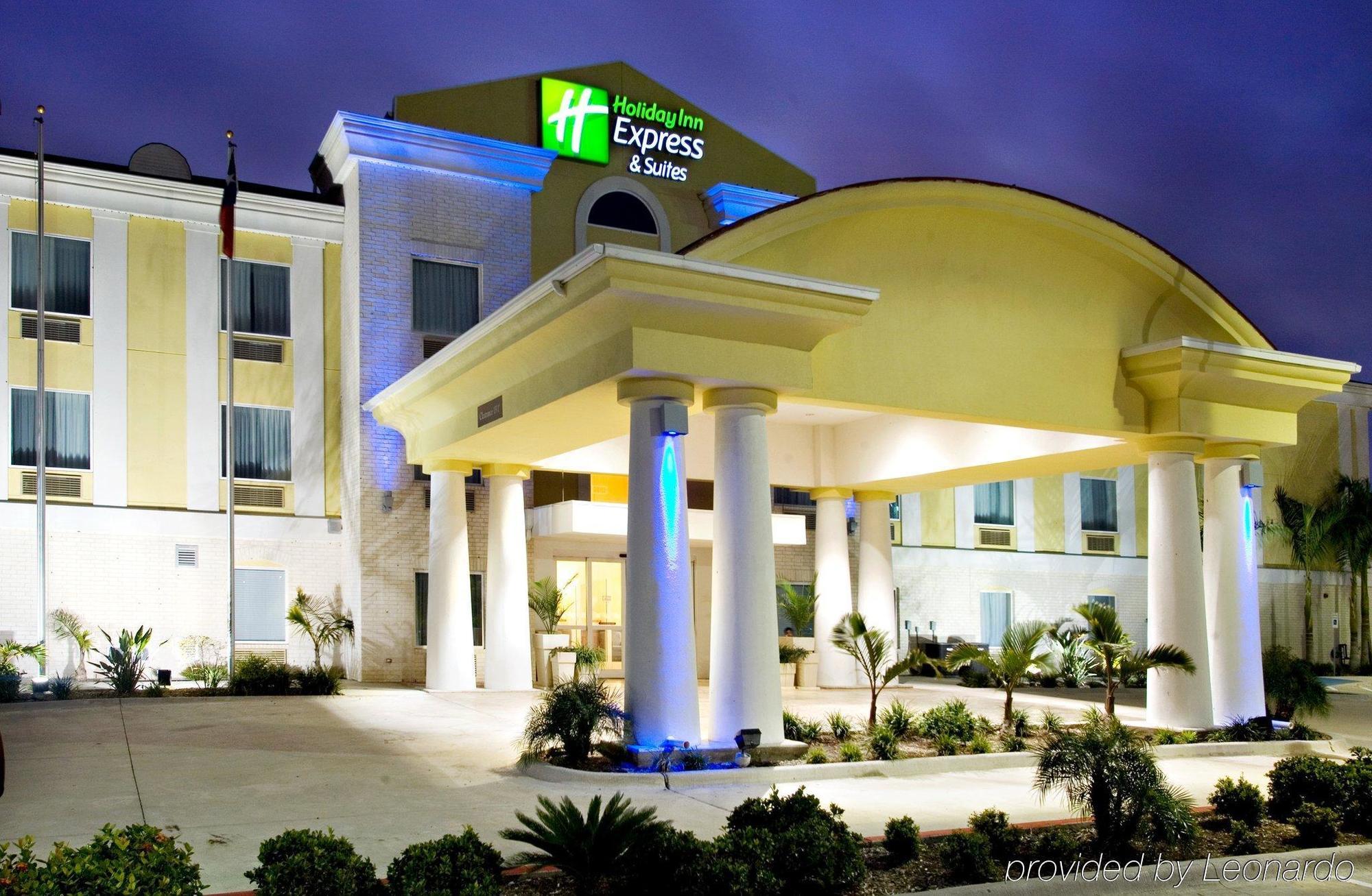 Holiday Inn Express Hotel And Suites Falfurrias 외부 사진