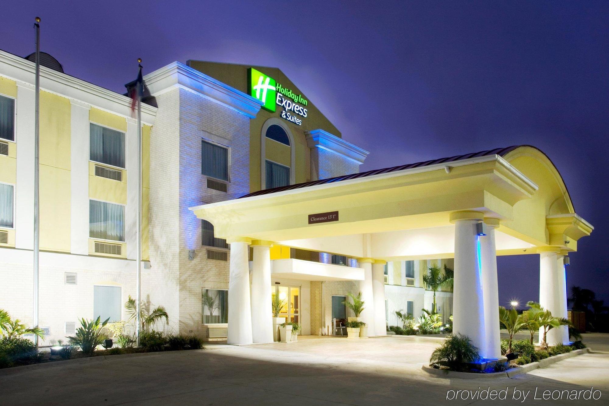 Holiday Inn Express Hotel And Suites Falfurrias 외부 사진