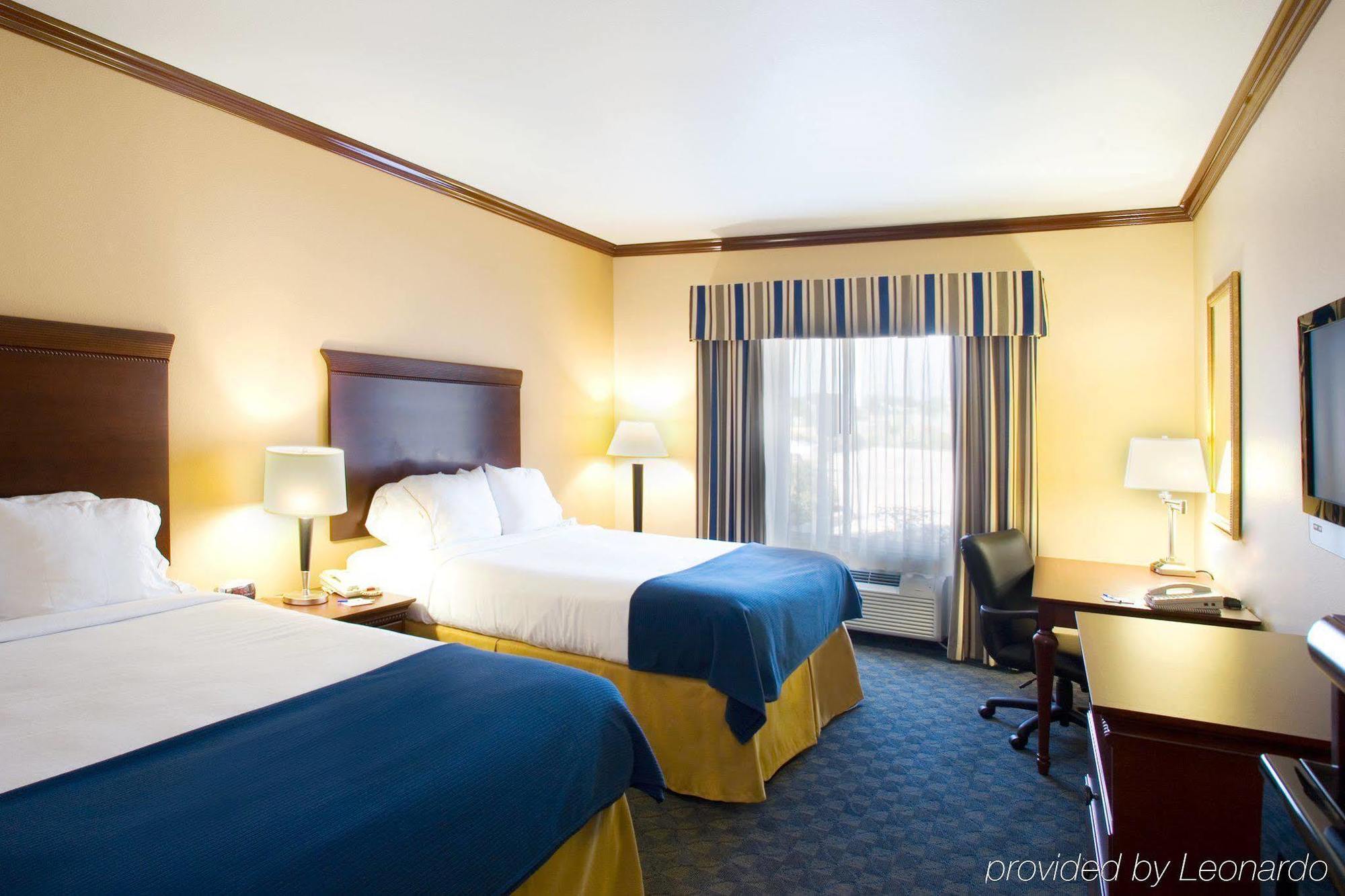 Holiday Inn Express Hotel And Suites Falfurrias 외부 사진