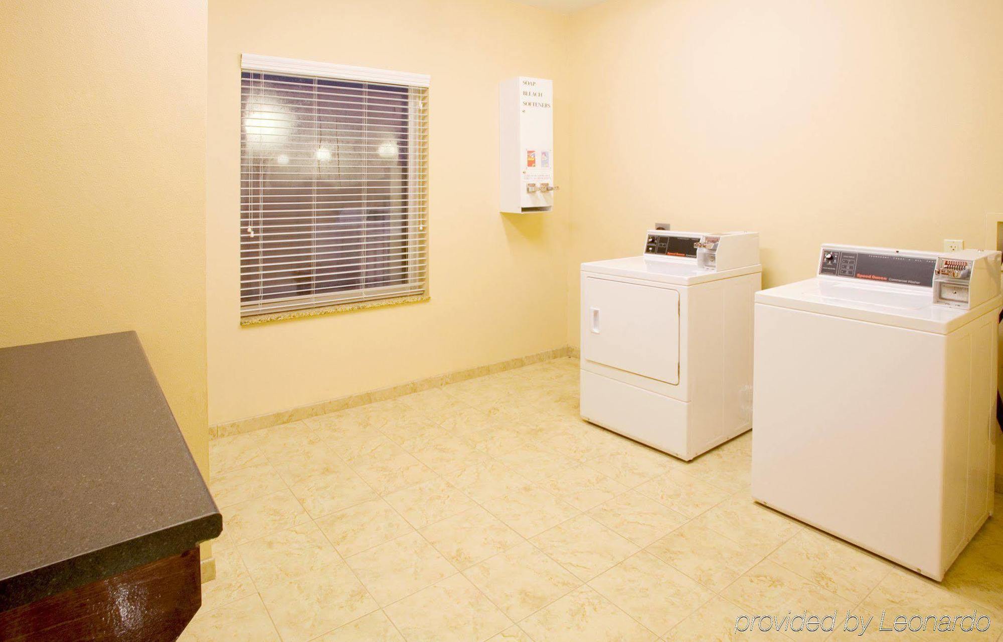 Holiday Inn Express Hotel And Suites Falfurrias 시설 사진
