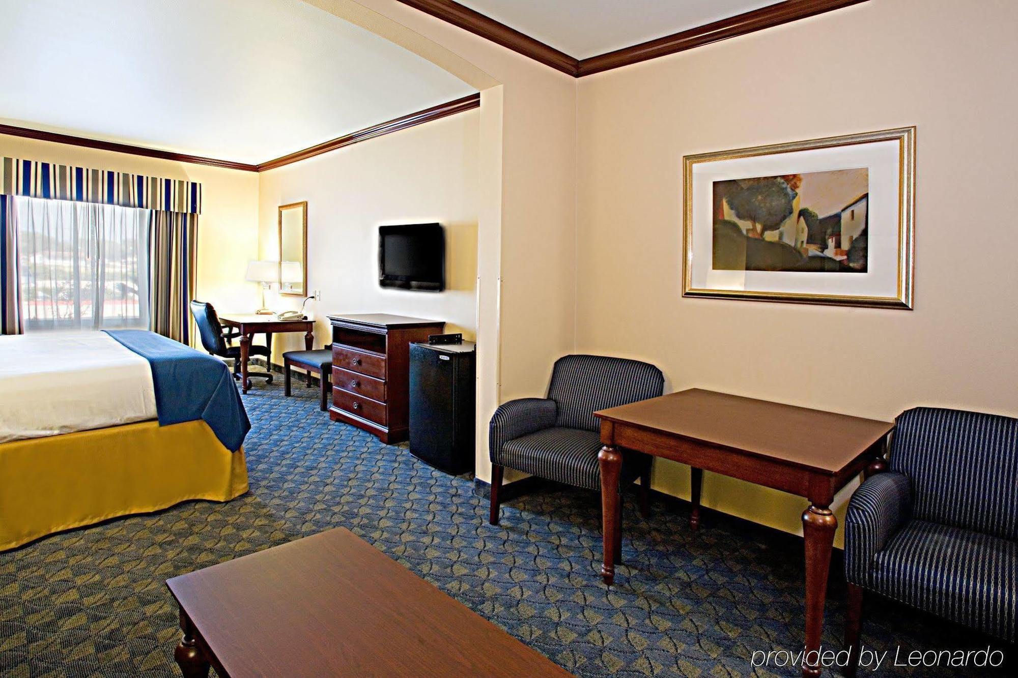 Holiday Inn Express Hotel And Suites Falfurrias 객실 사진