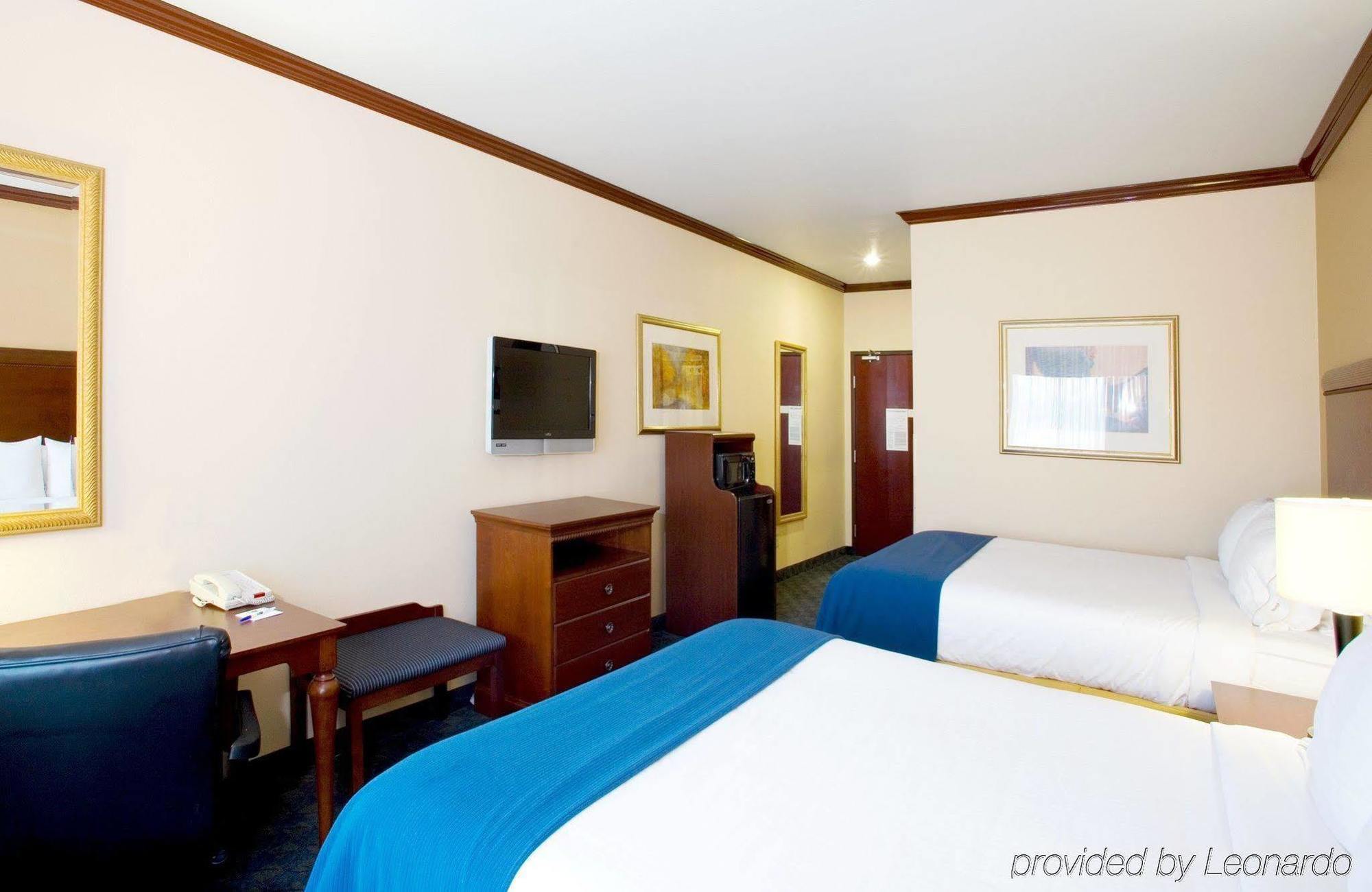 Holiday Inn Express Hotel And Suites Falfurrias 외부 사진