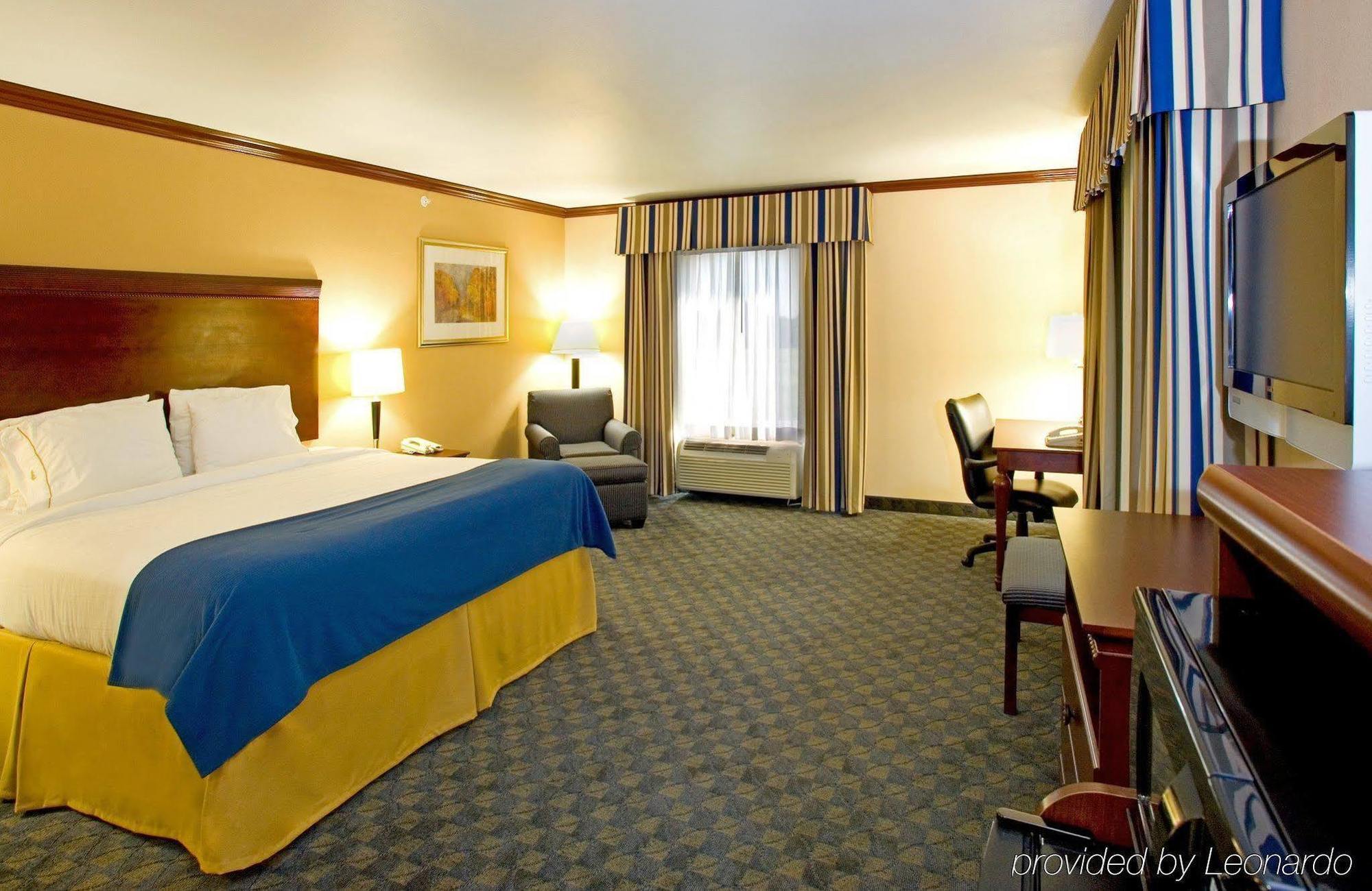 Holiday Inn Express Hotel And Suites Falfurrias 외부 사진