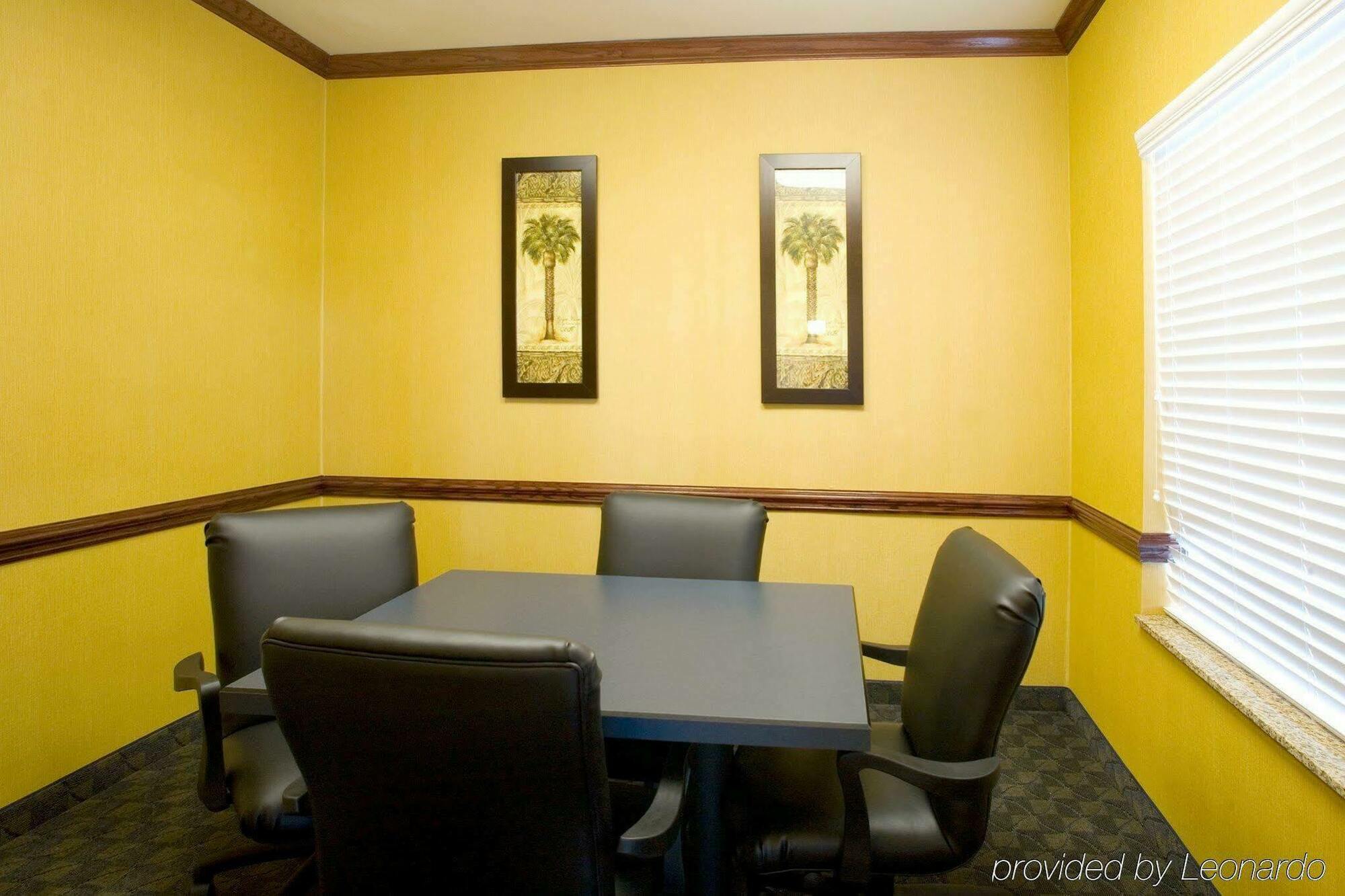 Holiday Inn Express Hotel And Suites Falfurrias 외부 사진
