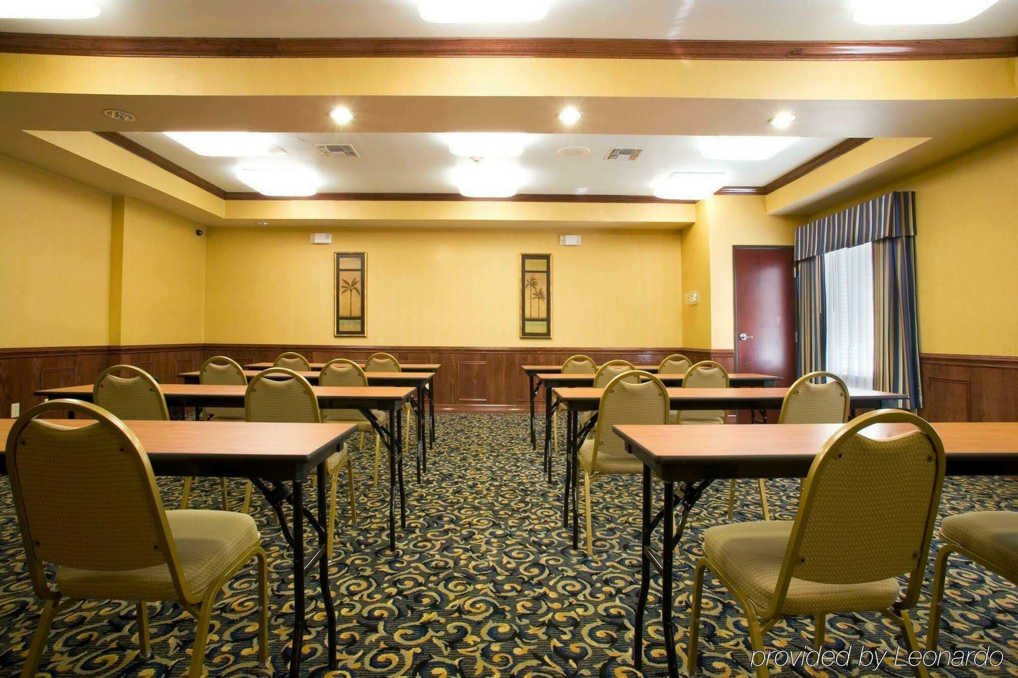 Holiday Inn Express Hotel And Suites Falfurrias 외부 사진