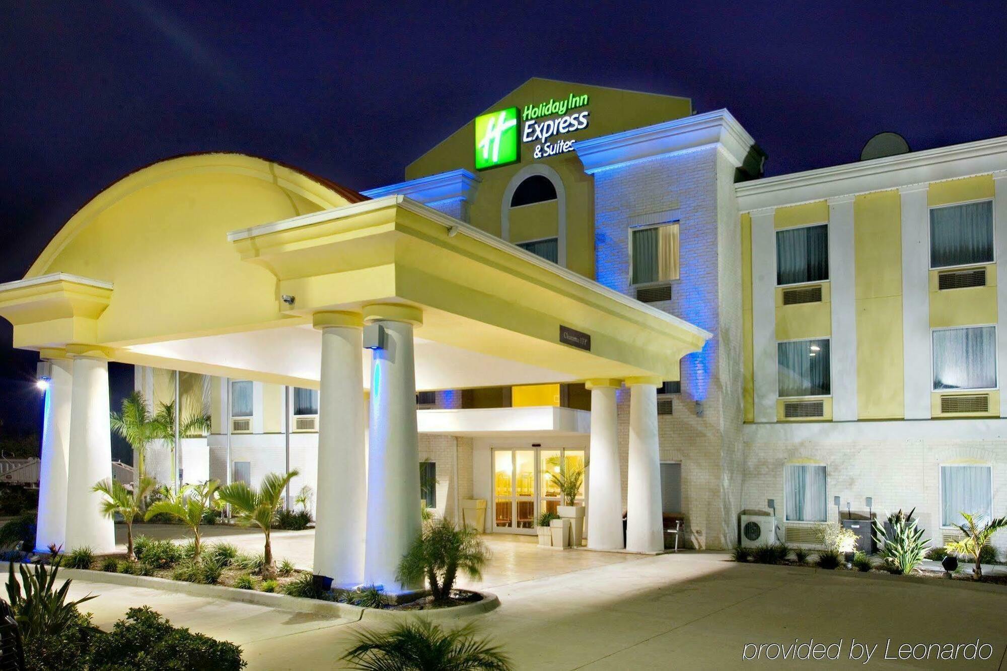 Holiday Inn Express Hotel And Suites Falfurrias 외부 사진