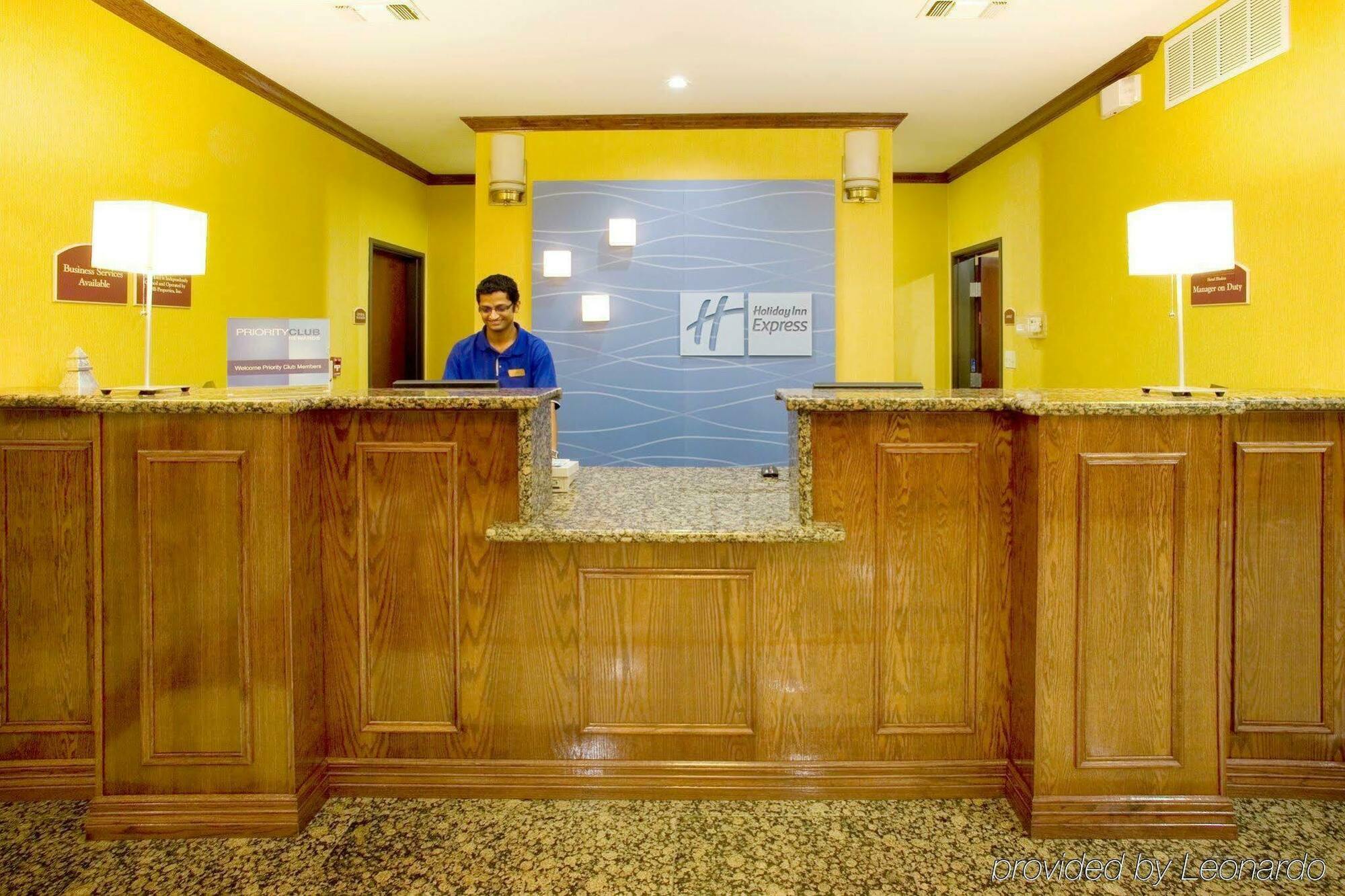 Holiday Inn Express Hotel And Suites Falfurrias 내부 사진